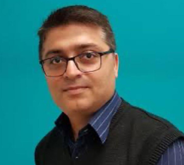 Portrait of Dr. Novin Manshani